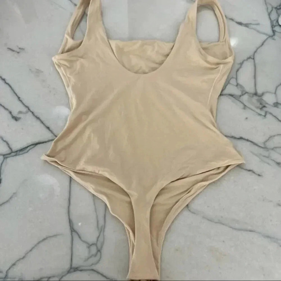 SKIMS Fits Everybody Square Neck Sleeveless Bodysuit B1086 - Picture 4 of 4